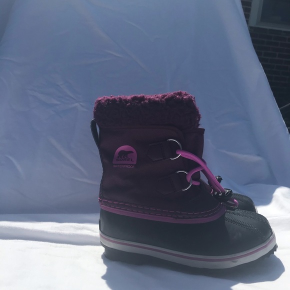 It’s a great purple pink snow boots for kids - Picture 3 of 3